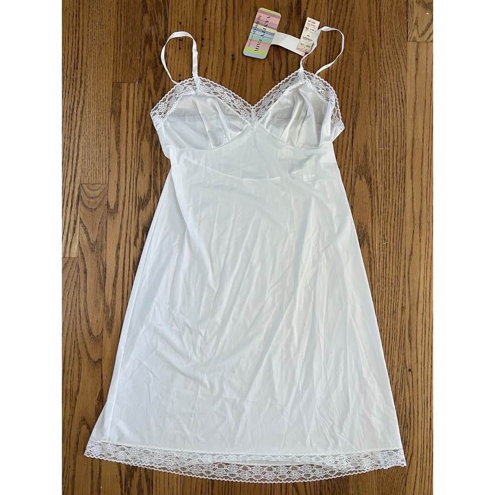 Vintage NWT Vanity Fair No Ride-Up Full Slip NWT 36